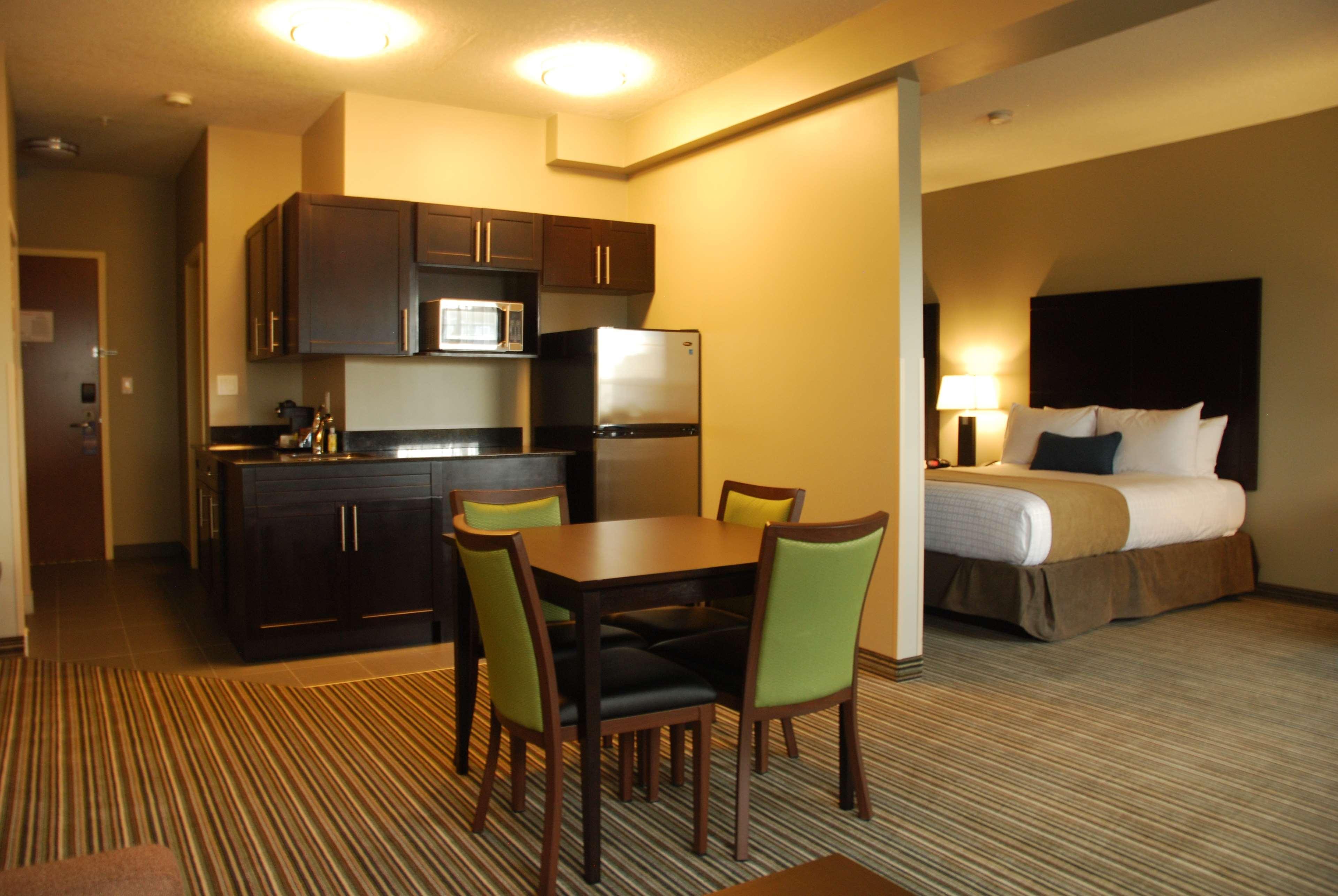 Best Western PLUS Fort Saskatchewan Inn&Suites Exterior foto