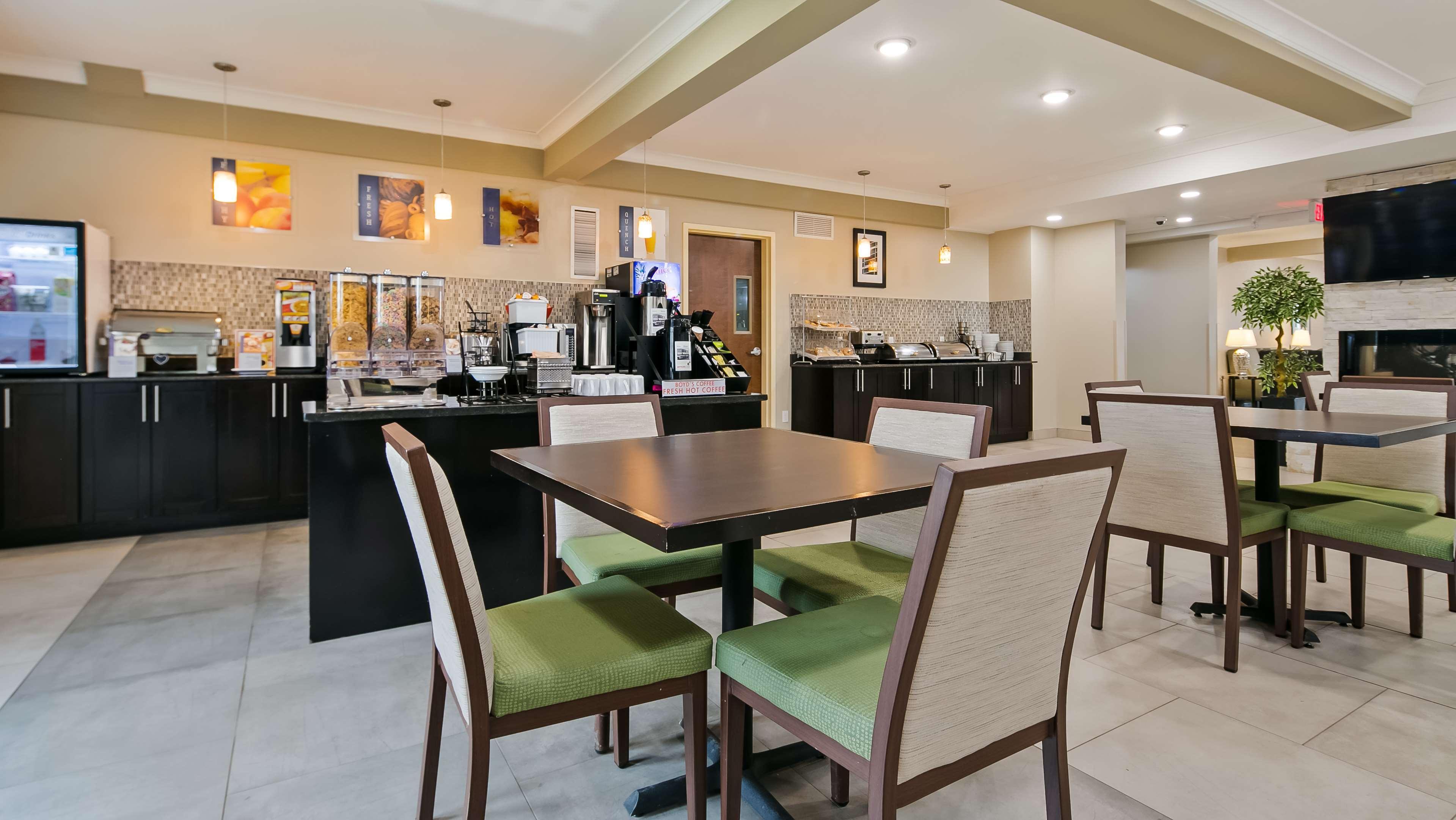 Best Western PLUS Fort Saskatchewan Inn&Suites Exterior foto